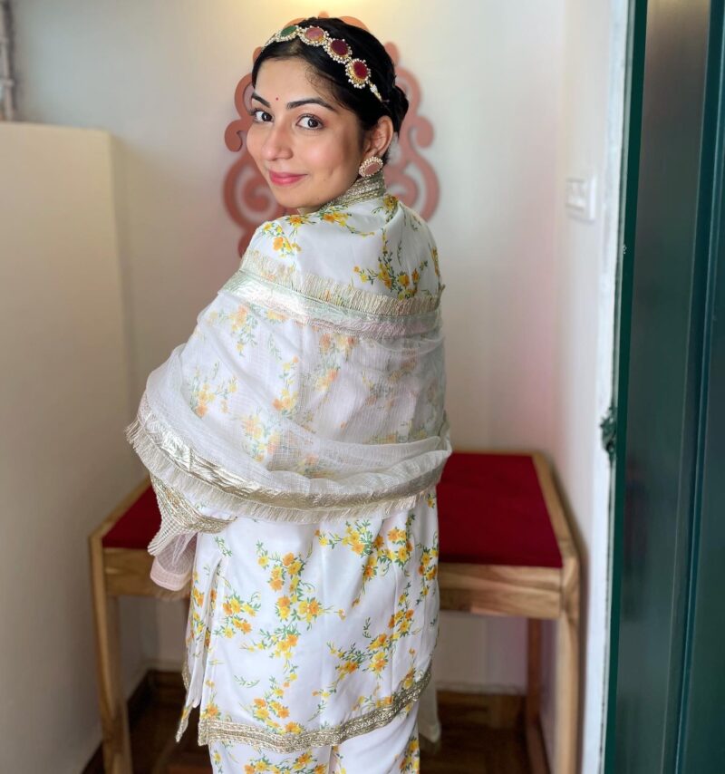 Nazakat suit set (yellow) - Image 2